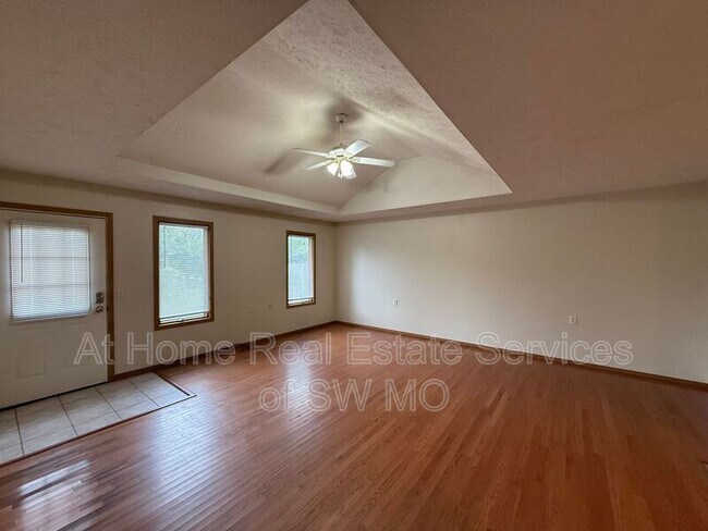 Building Photo - 4305 S Glenn Ave