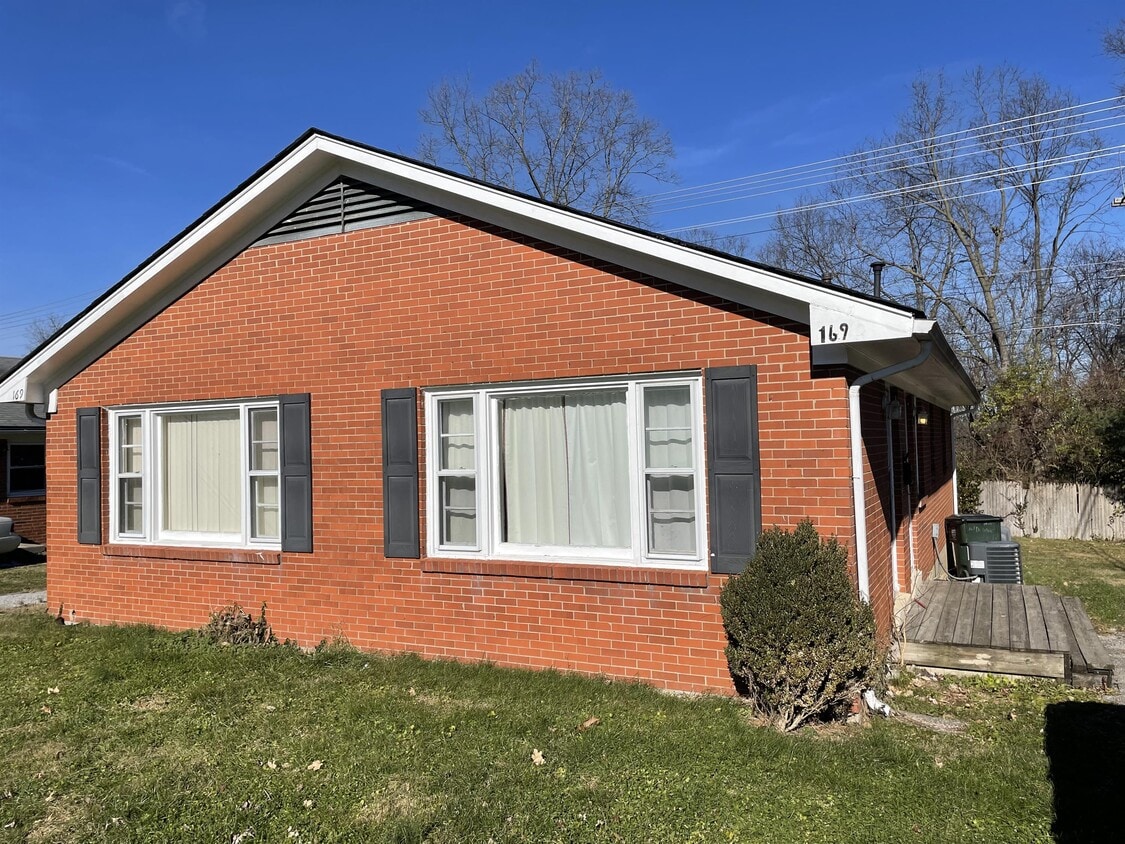Foto principal - 169A Delmont Dr