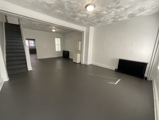 Building Photo - 573 W Princess St