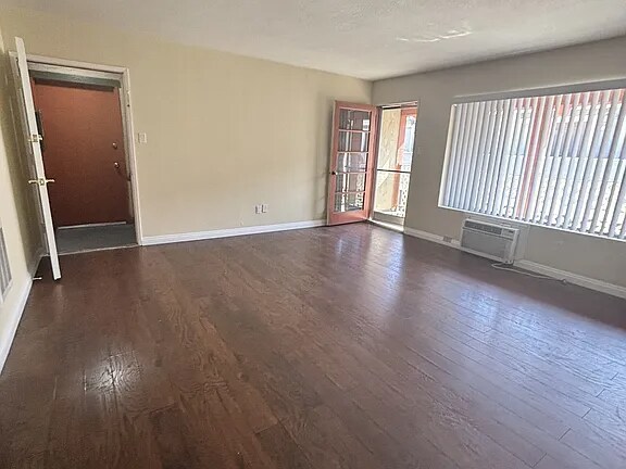 Foto del edificio - 6742 Western Ave