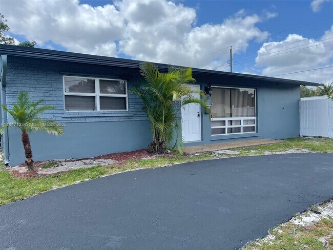 Building Photo - 2240 N 57th Way