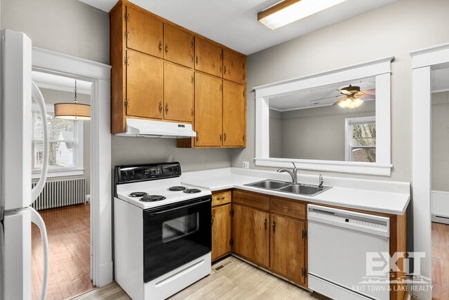 Building Photo - 3 Bedroom 1 Bathroom Home