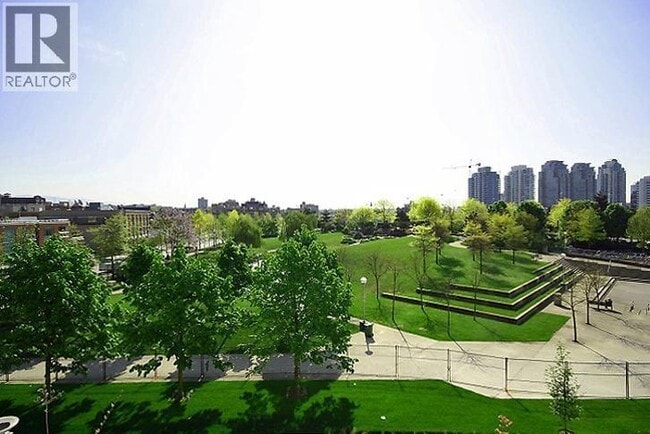 Building Photo - 688 Abbott St