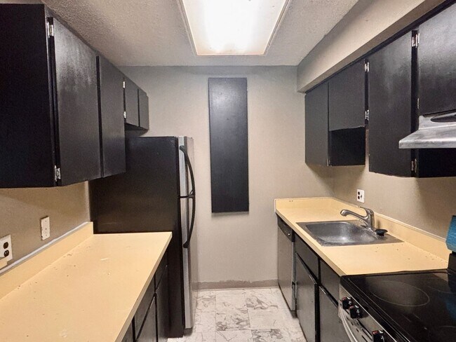 Building Photo - Spacious 2-Bedroom Condo in Denver's Monaco Lakes Community | $1,295/mo