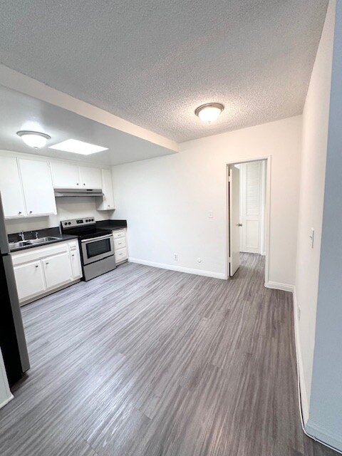 Foto del edificio - 428 Hayworth Ave