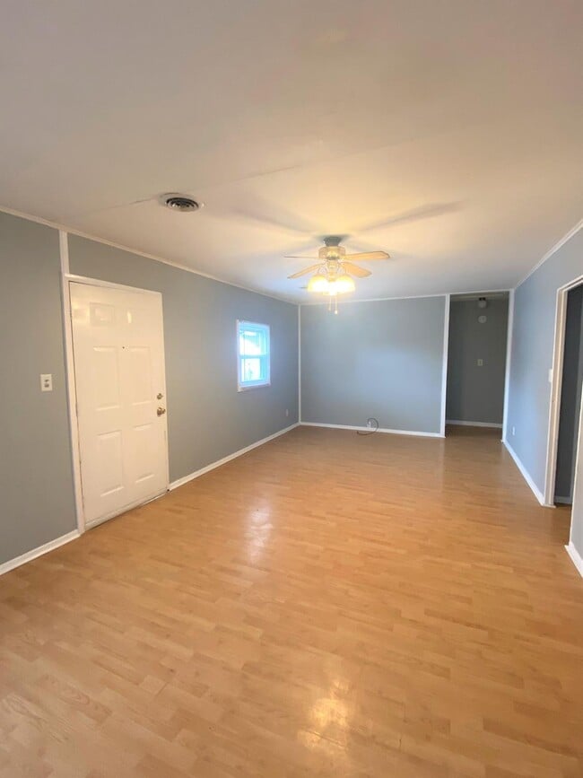 Building Photo - 1018 Marcellus Dr