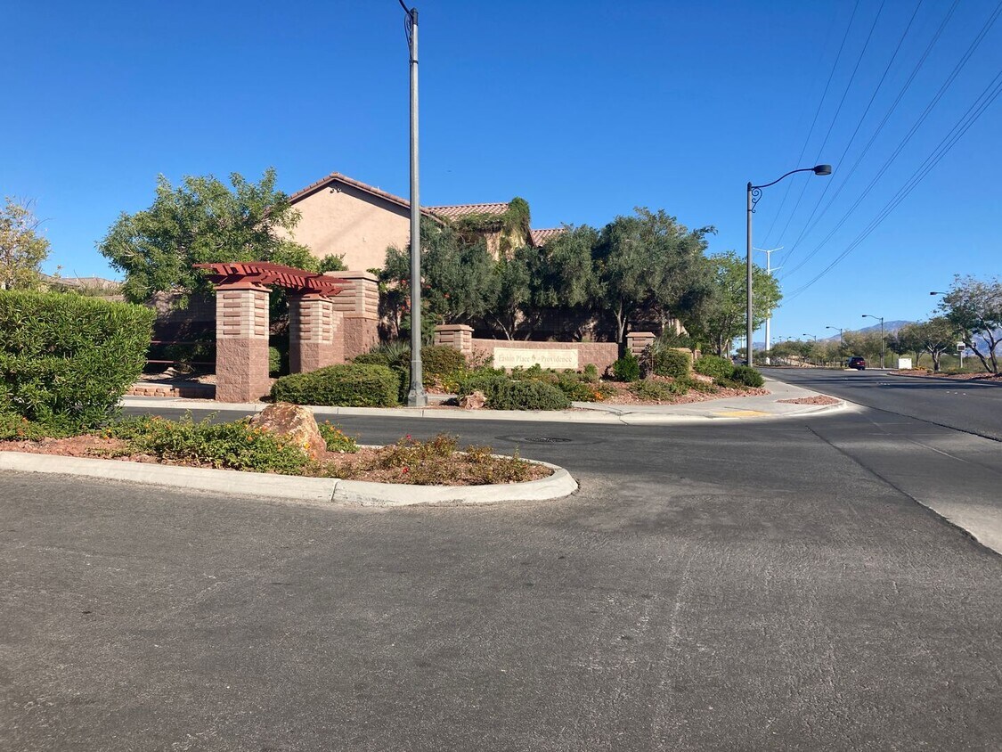Foto principal - Providence area, 3 bedroom home