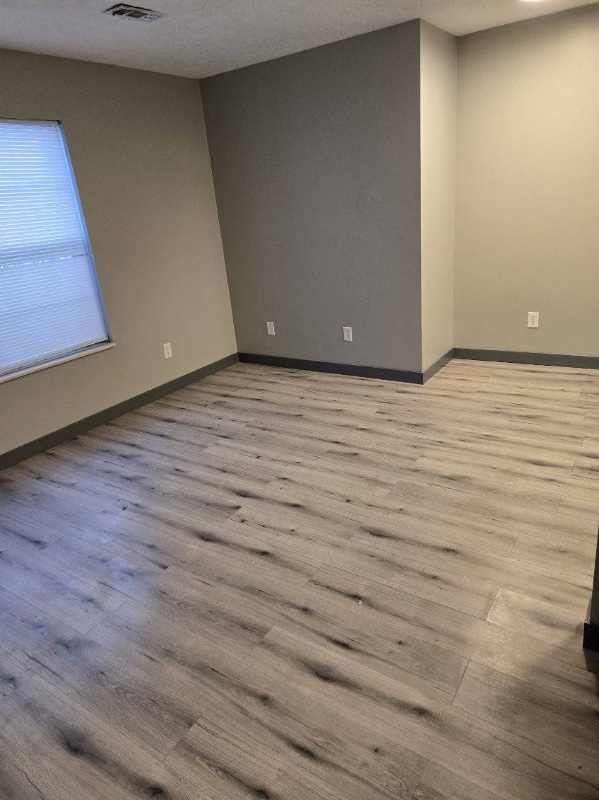 Building Photo - 573 Irving Wick Dr E