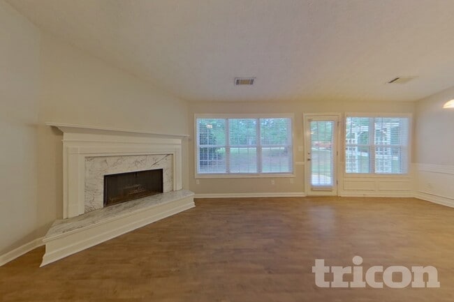 Building Photo - 35 Crooked Creek Dr