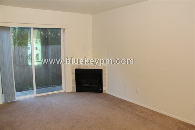 Foto del edificio - 2 Bed, 2.5 Bath  Townhome in Rockwood Neighborhood