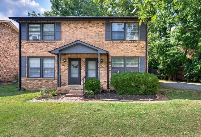 Foto del edificio - Awesome 2BE/1.5BA duplex in fantastic location in Nashville!