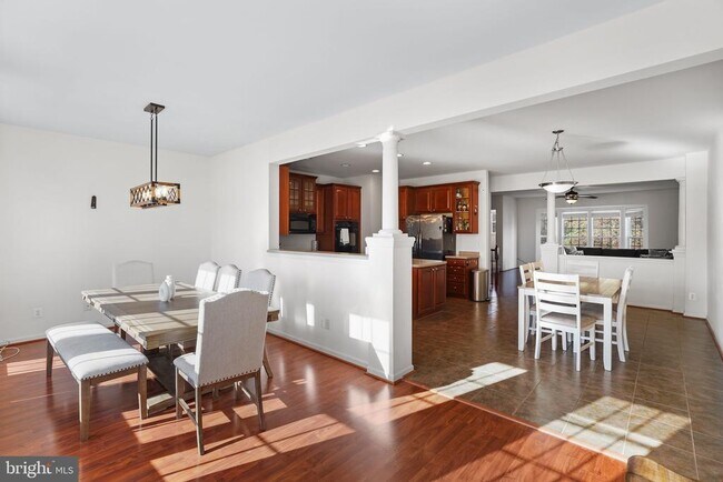 Foto del edificio - 12 Popes Creek Ln