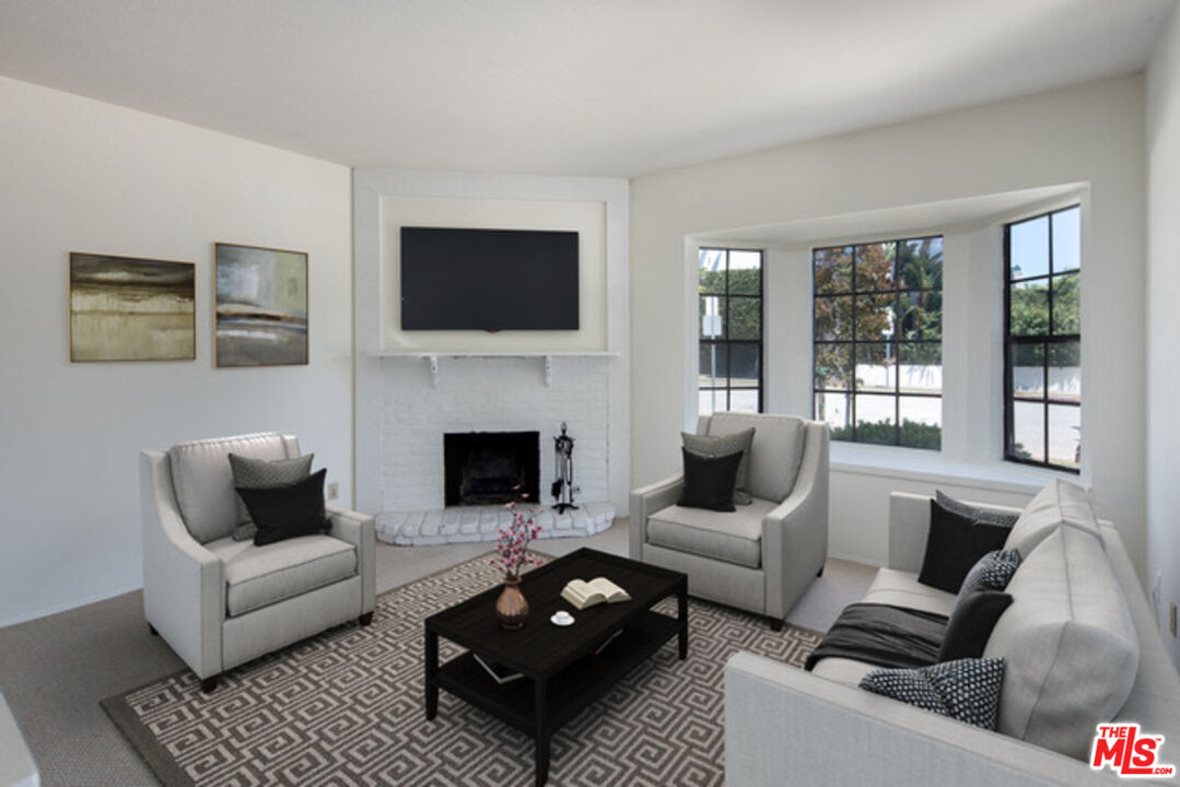 Foto principal - 2053 Barry Ave