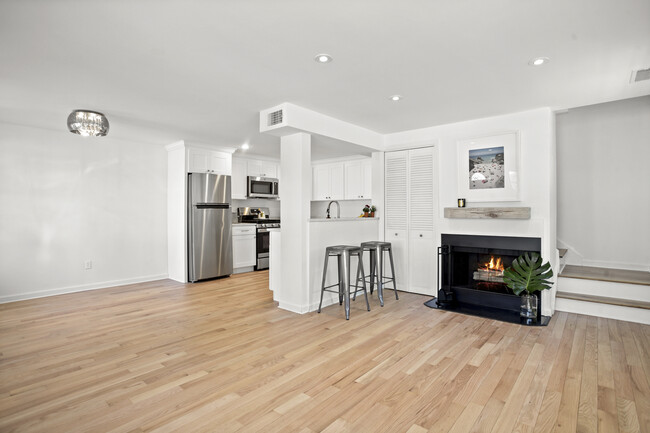 Building Photo - 45 Cos Cob Ave
