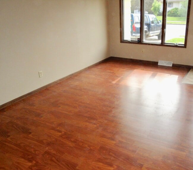 Building Photo - 2921 Northland Dr
