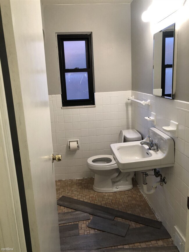 Foto del edificio - 2 br, 1 bath Duplex - 3098 Warren Road 2