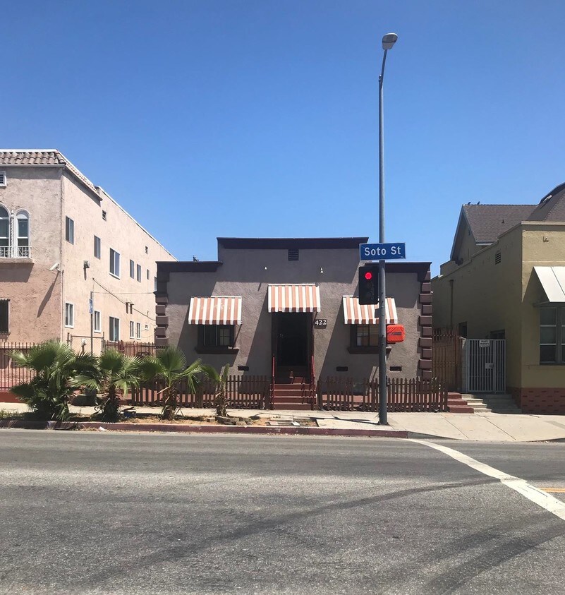 Foto del edificio - 422 N Soto St