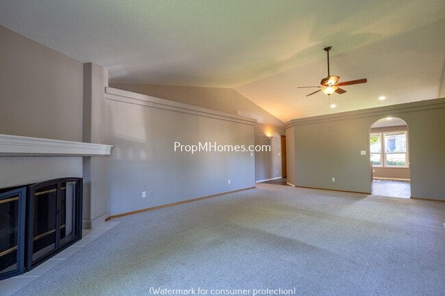 Building Photo - Beautifully Updated Three Bedroom In Desir...