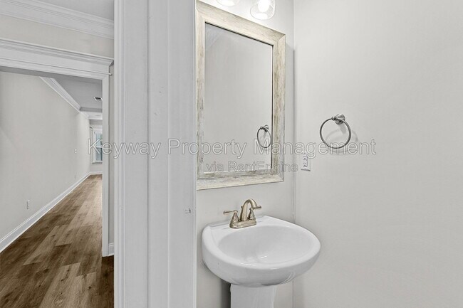Building Photo - 315 Sumac Trail