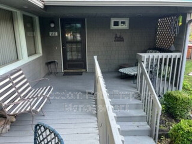 Foto del edificio - 5637 W Racquet Rd