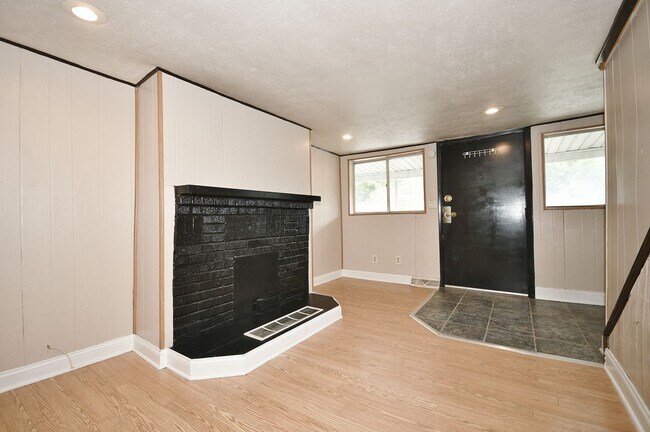 Building Photo - 741-743 Bower Hill Road