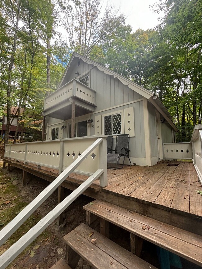 Building Photo - 91 Paradise Dr