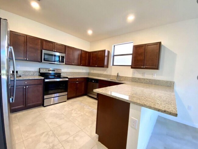 Foto del edificio - 118 NE 23rd Terrace