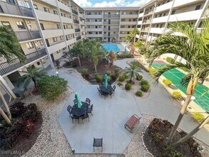Building Photo - 2121 Collier Ave