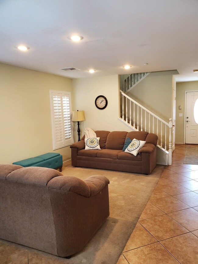 Building Photo - 1151 Safari Creek Dr