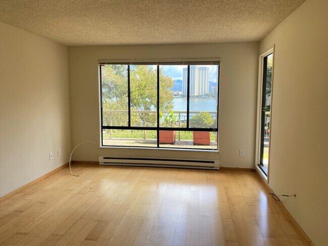 Foto del edificio - One bedroom condo with hardwood floors - W...
