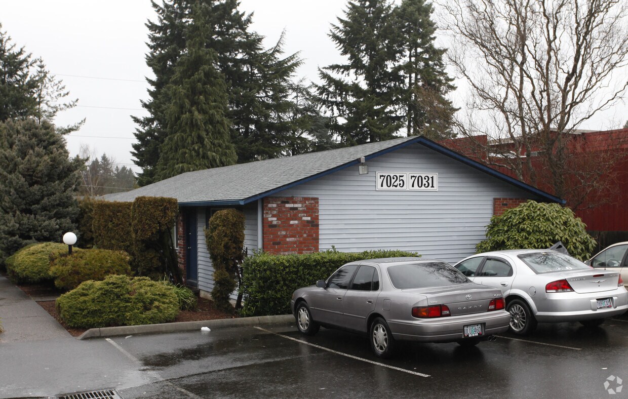 Building Photo - 7025-7045 SW Garden Home Rd