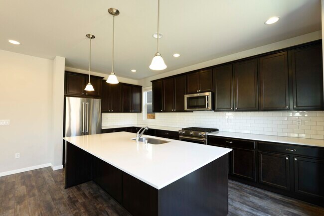 Large Kitchen - 2436 NE Boulderstone Ct