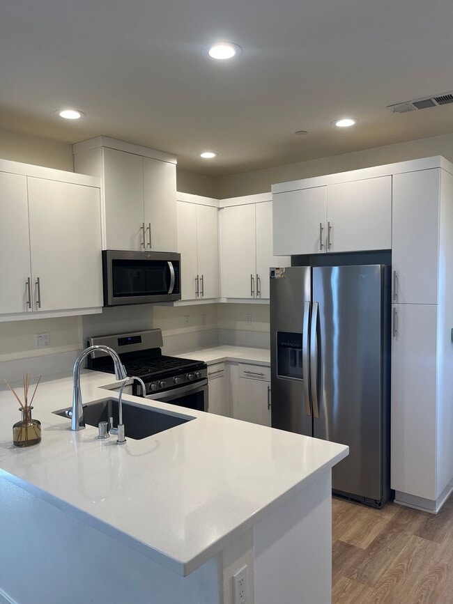 Building Photo - 4102 Calle Arbol