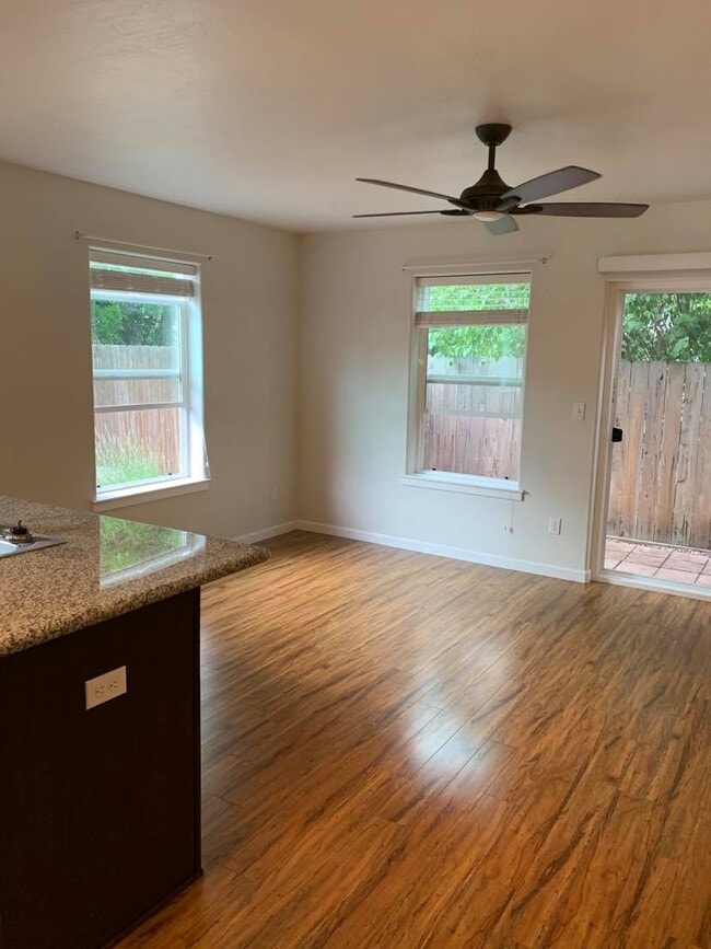 52 S Haskell St, Central Point, OR 97502 Townhome Rentals in Central