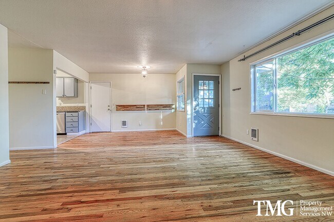 Foto del edificio - Cozy 3 bedroom 2 bath home in NE Portland