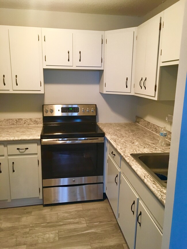 Building Photo - 5100 N Marine Dr