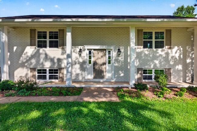 Building Photo - 9512 Heathwood Dr