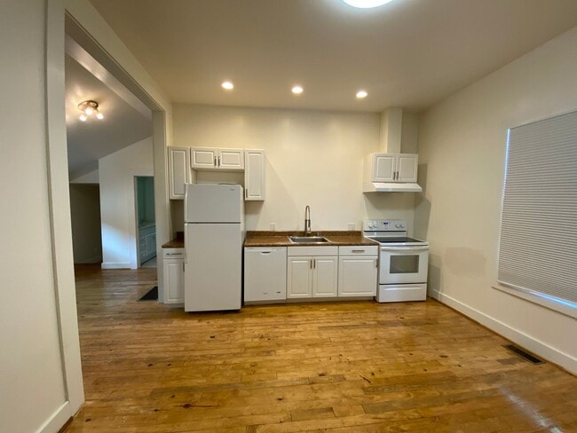 Building Photo - Historic 1920 House! Off-Street Parking, F...