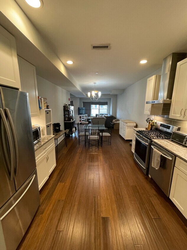 Primary Photo - 33 H St
