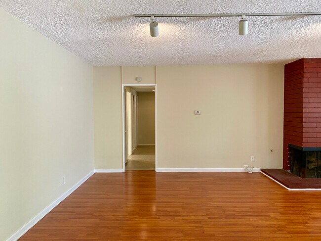 Foto del edificio - 680 W Sierra Madre Blvd