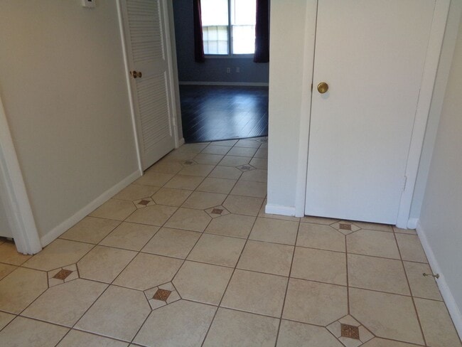 Building Photo - 2 Bedroom Townhouse In Kernersville