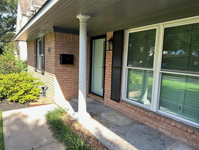 Building Photo - 5515 Darnell St