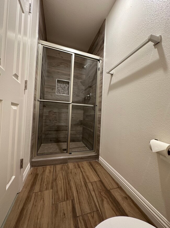 Building Photo - 515 Chelsea Dr