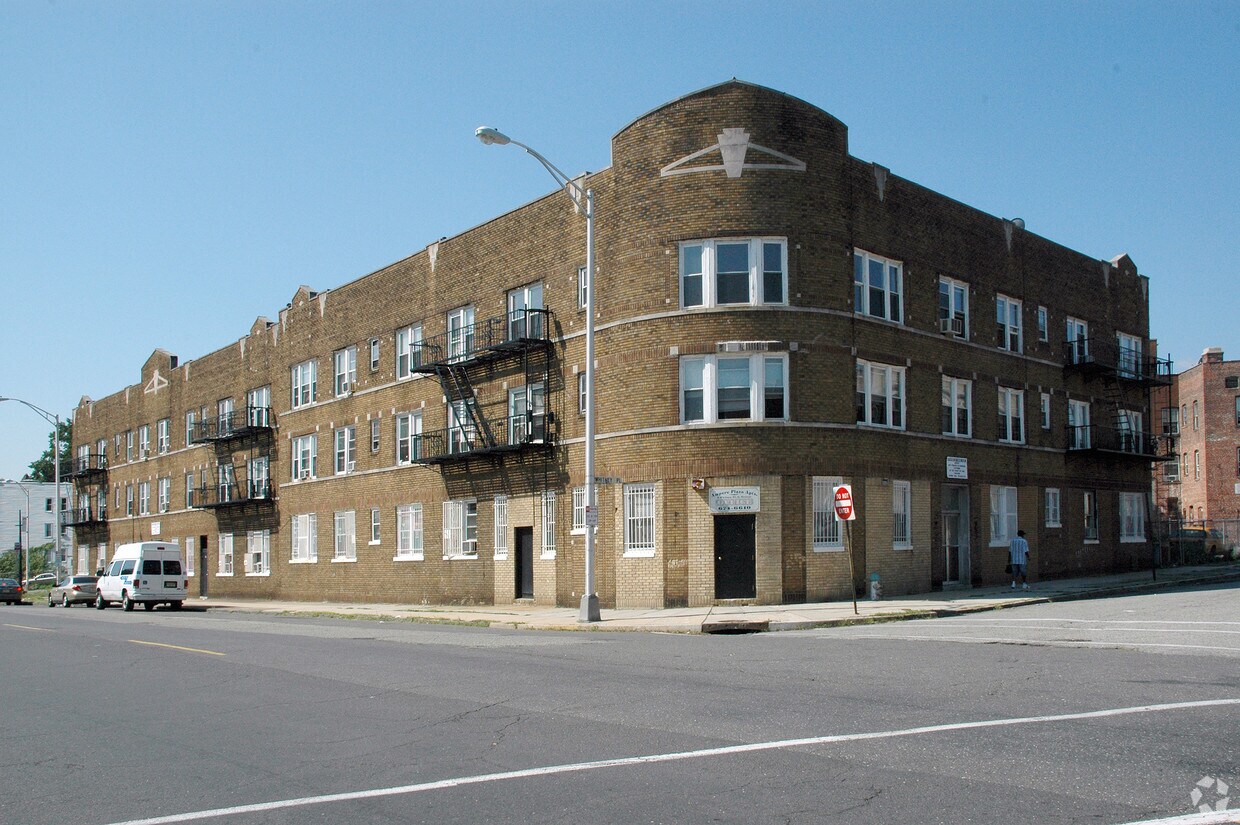 Ampere Apartment Plaza Apartments in East Orange, NJ