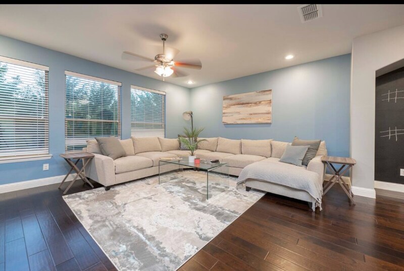 Primary Photo - 7305 Venice Dr