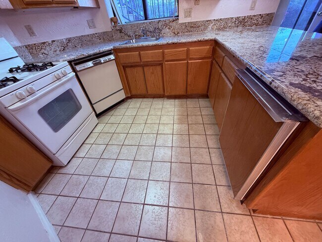 Foto del edificio - Ranch Bernardo Guest House 1br 1 bath granite kitchen All appliances Washer & Dryer  $2240 For Lease