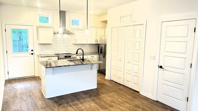 Foto del edificio - New Construction townhome near NC State