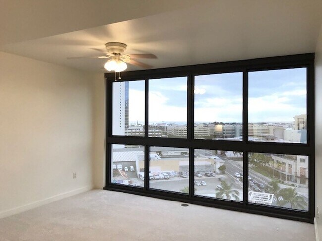 Foto del edificio - $2,950- 2 BR/1 Bath/1 Parking - Partly Fur...