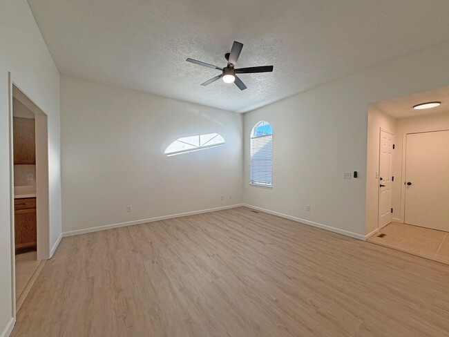 Foto del edificio - 4835/4837 S Glenn Duplex