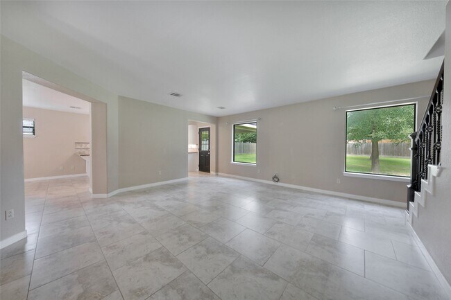 Building Photo - 710 W Rollingwood St